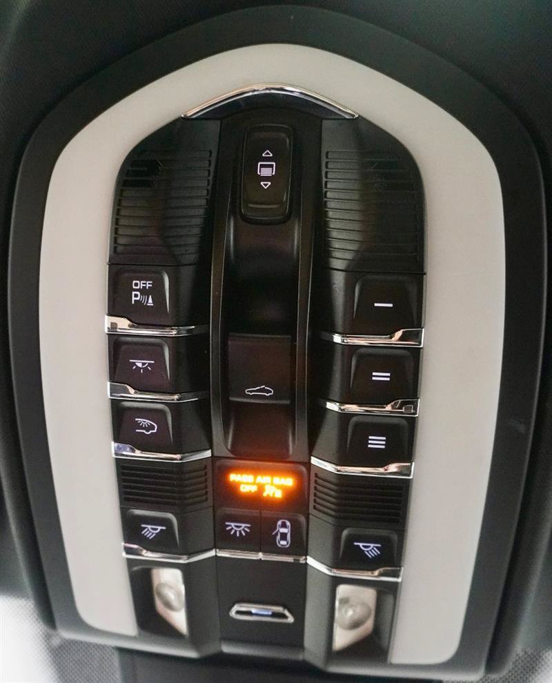 Used 2013 Porsche Cayenne S AWD/4WD image 29