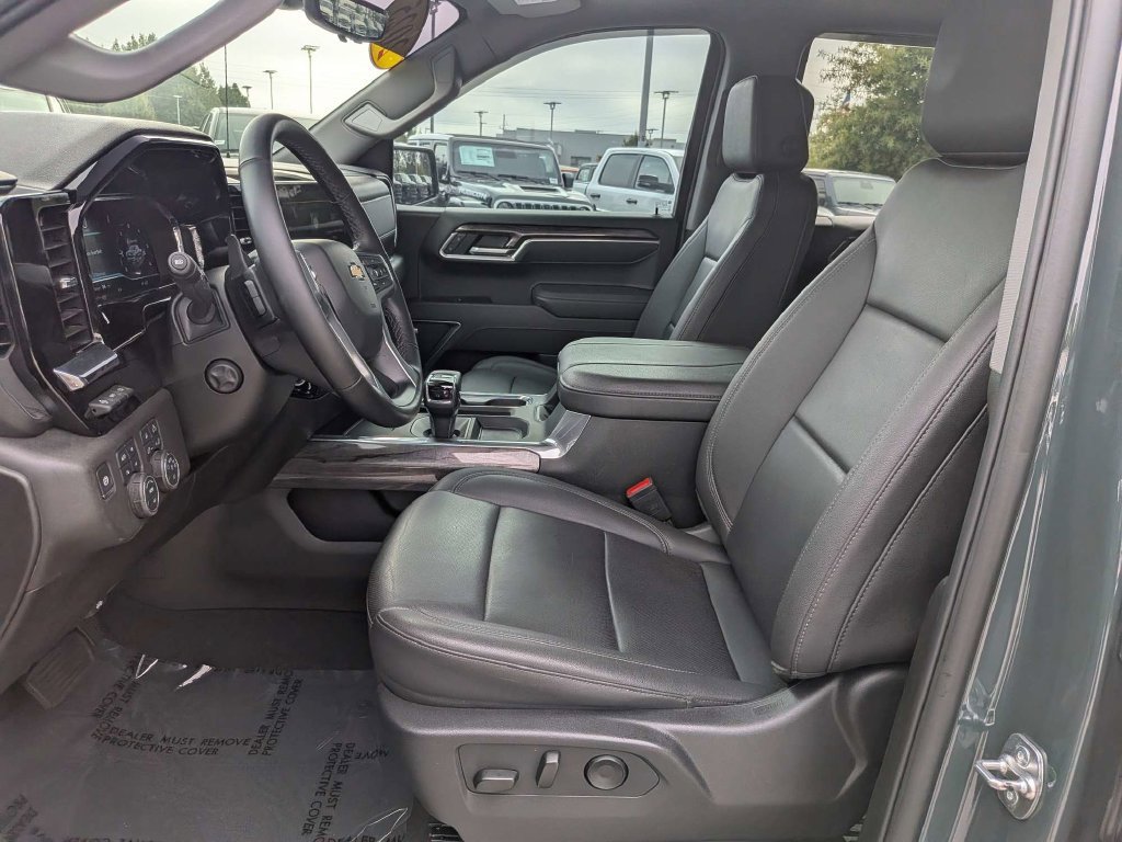 Used 2025 Chevrolet Silverado 1500 LTZ w/ LTZ Premium Package AWD/4WD image 19