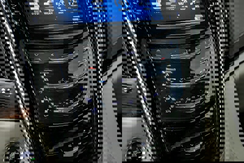 Used 2015 Cadillac Escalade Premium image 33