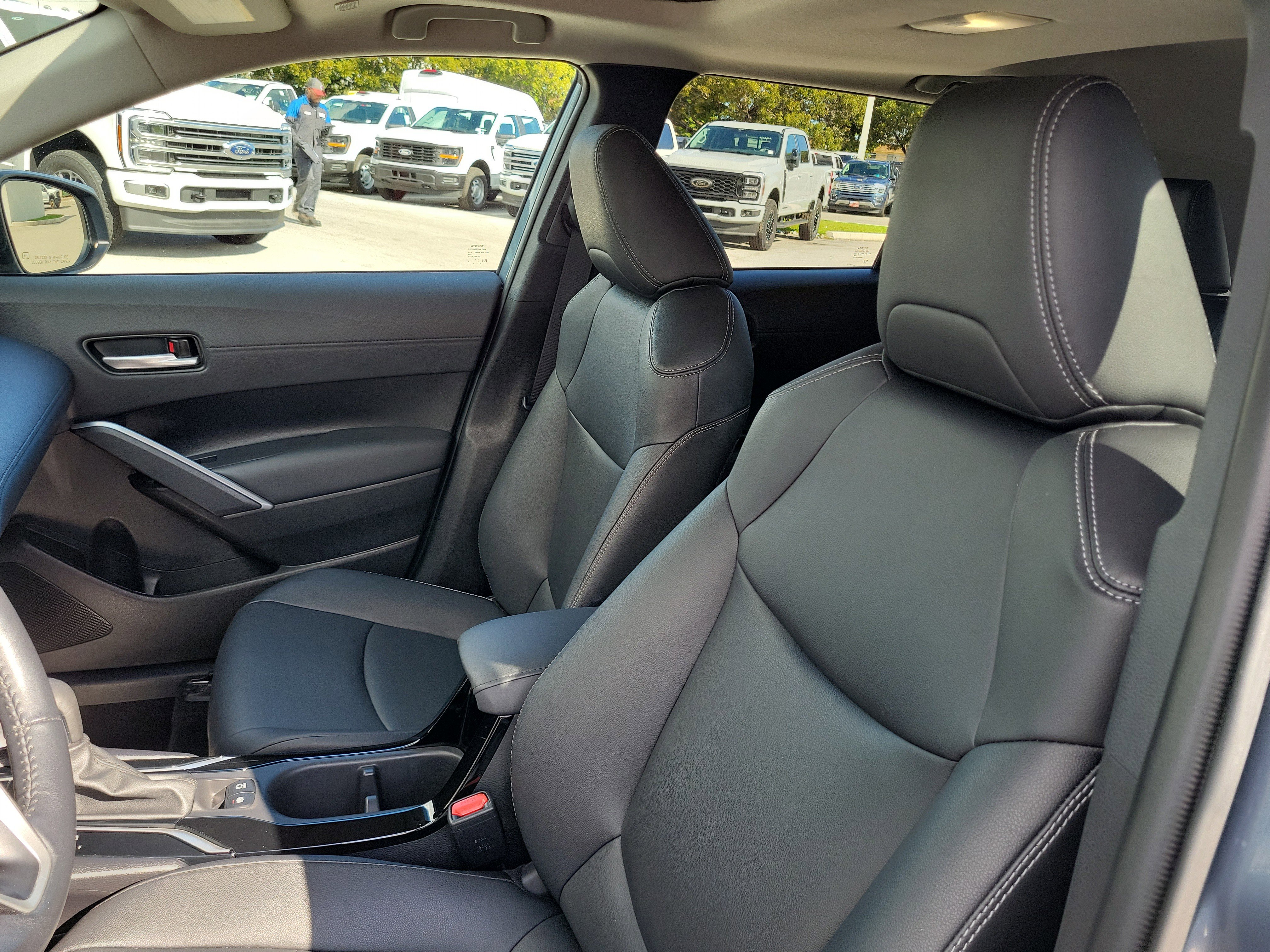 Used 2023 Toyota Corolla Cross XLE image 10