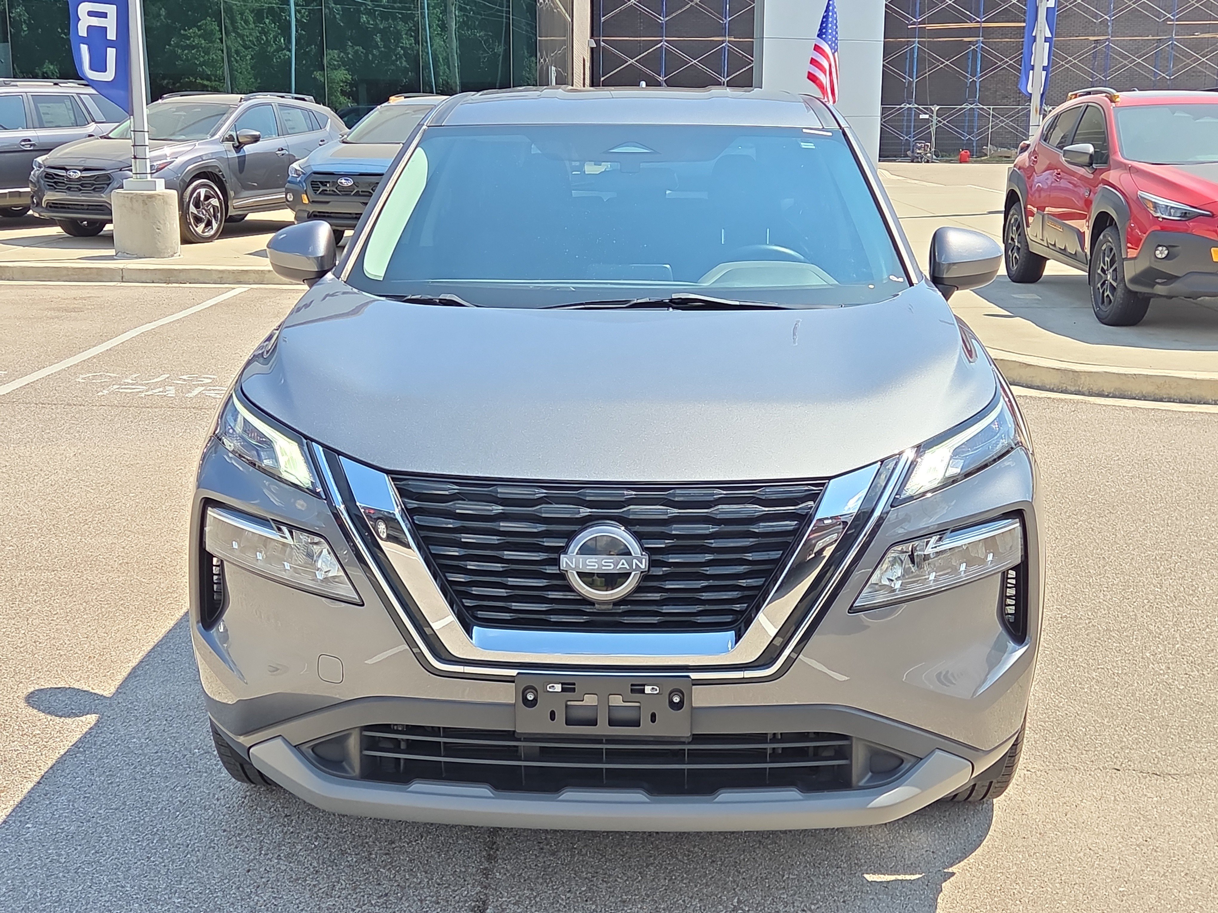 Used 2023 Nissan Rogue SV FWD image 8