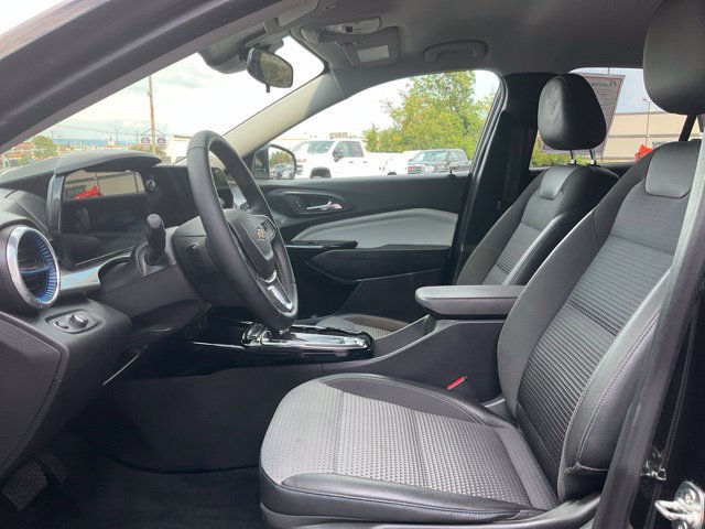 Used 2024 Chevrolet Trax LT w/ Driver Confidence Package FWD image 2