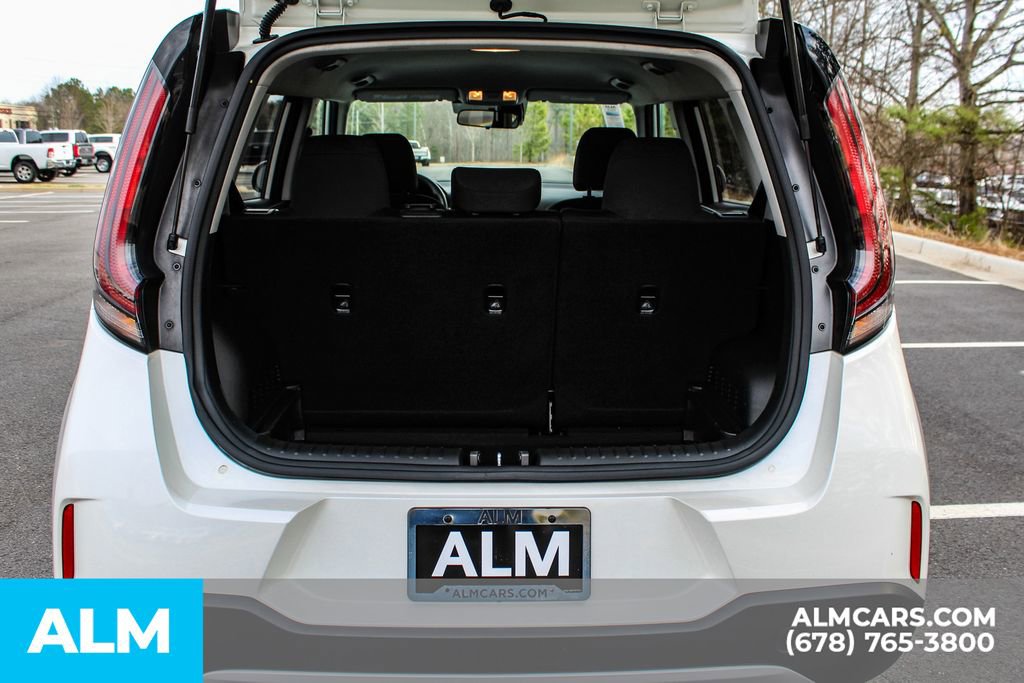 Used 2025 Kia Soul LX FWD image 19