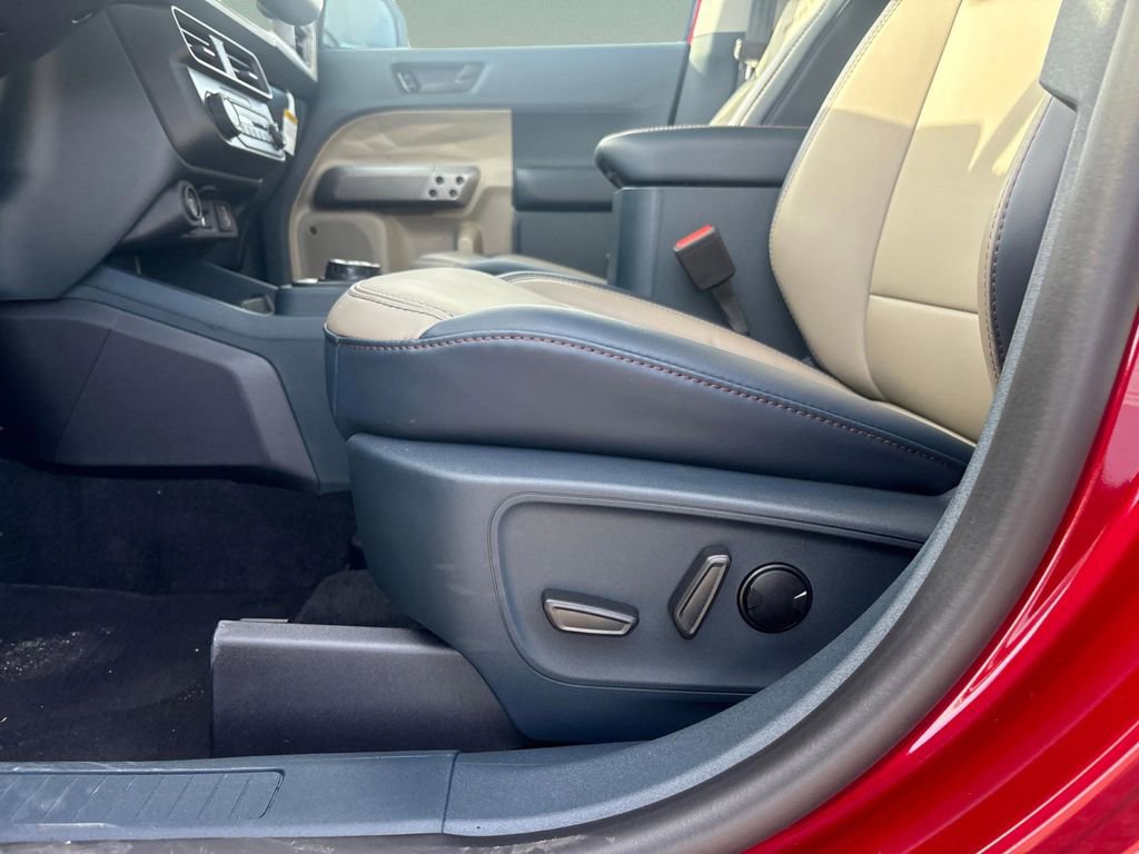 New 2026 Ford Maverick Lariat image 18