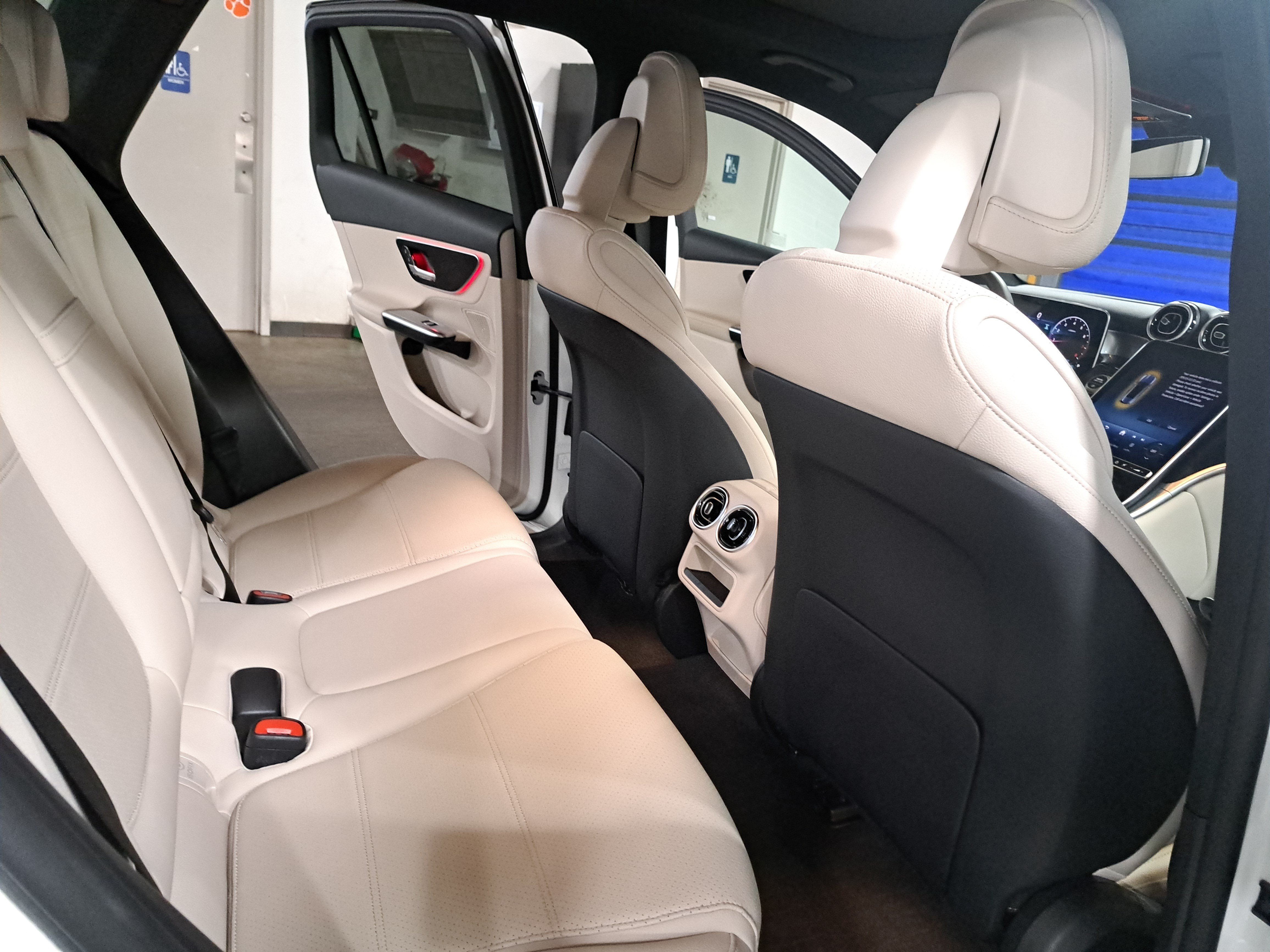 Used 2026 Mercedes-Benz GLC 300 4MATIC image 12