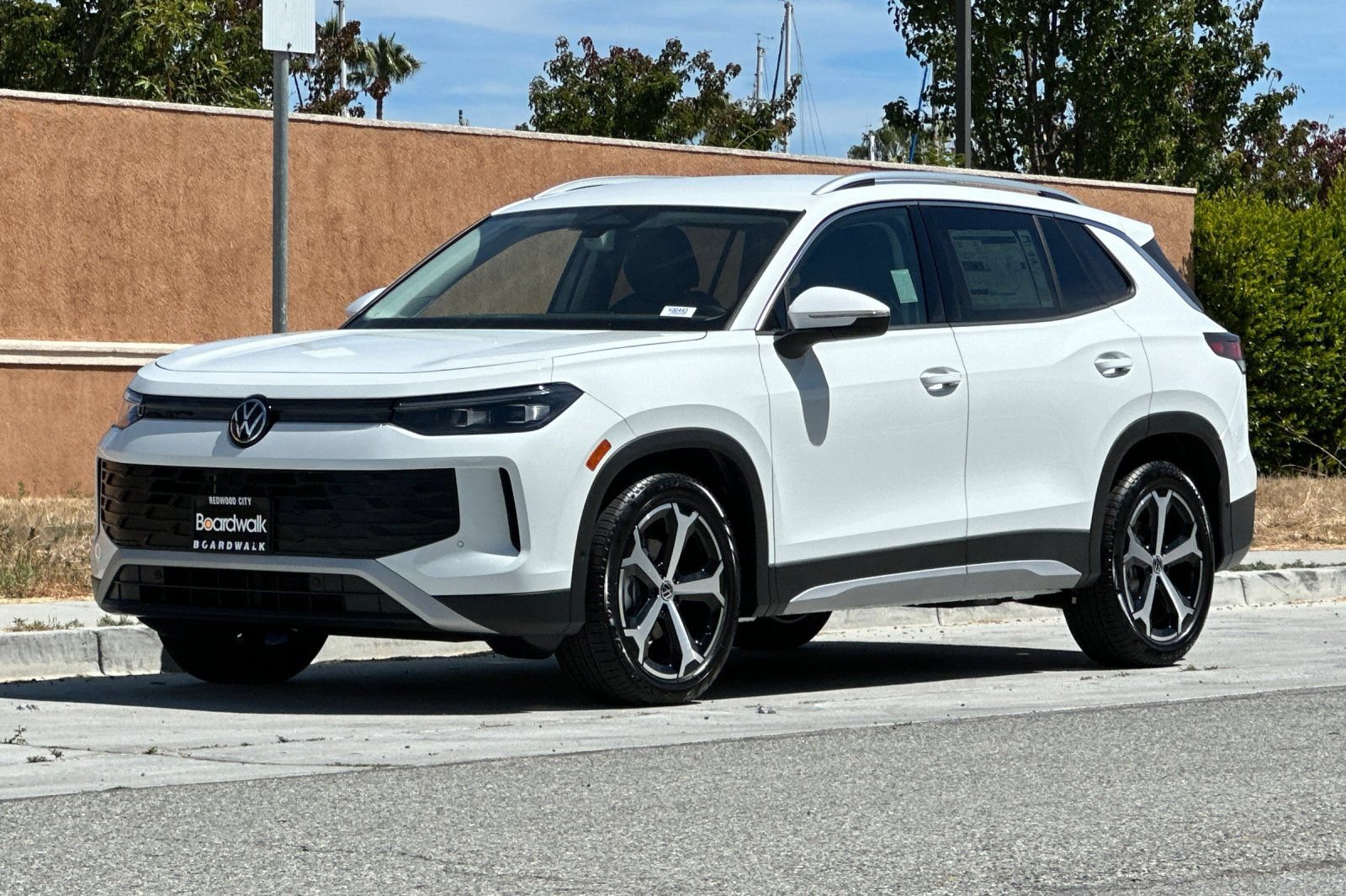 New 2026 Volkswagen Tiguan SE FWD image 8