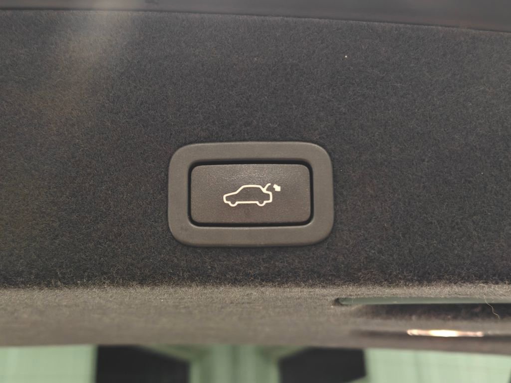 Used 2017 Volvo XC60 T5 Inscription w/ Preferred Option Package image 28