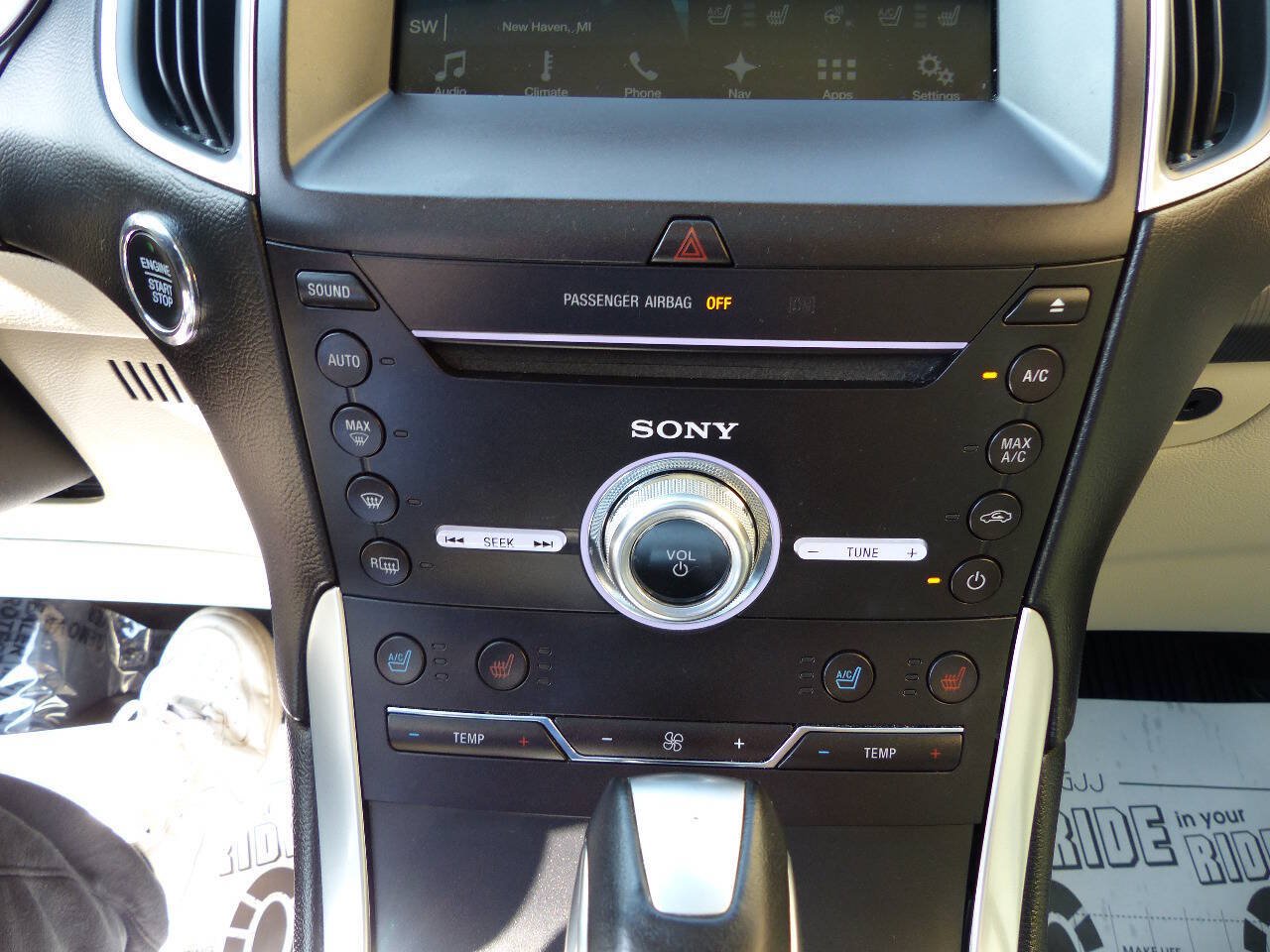 Used 2018 Ford Edge Titanium w/ Equipment Group 301A AWD/4WD image 35