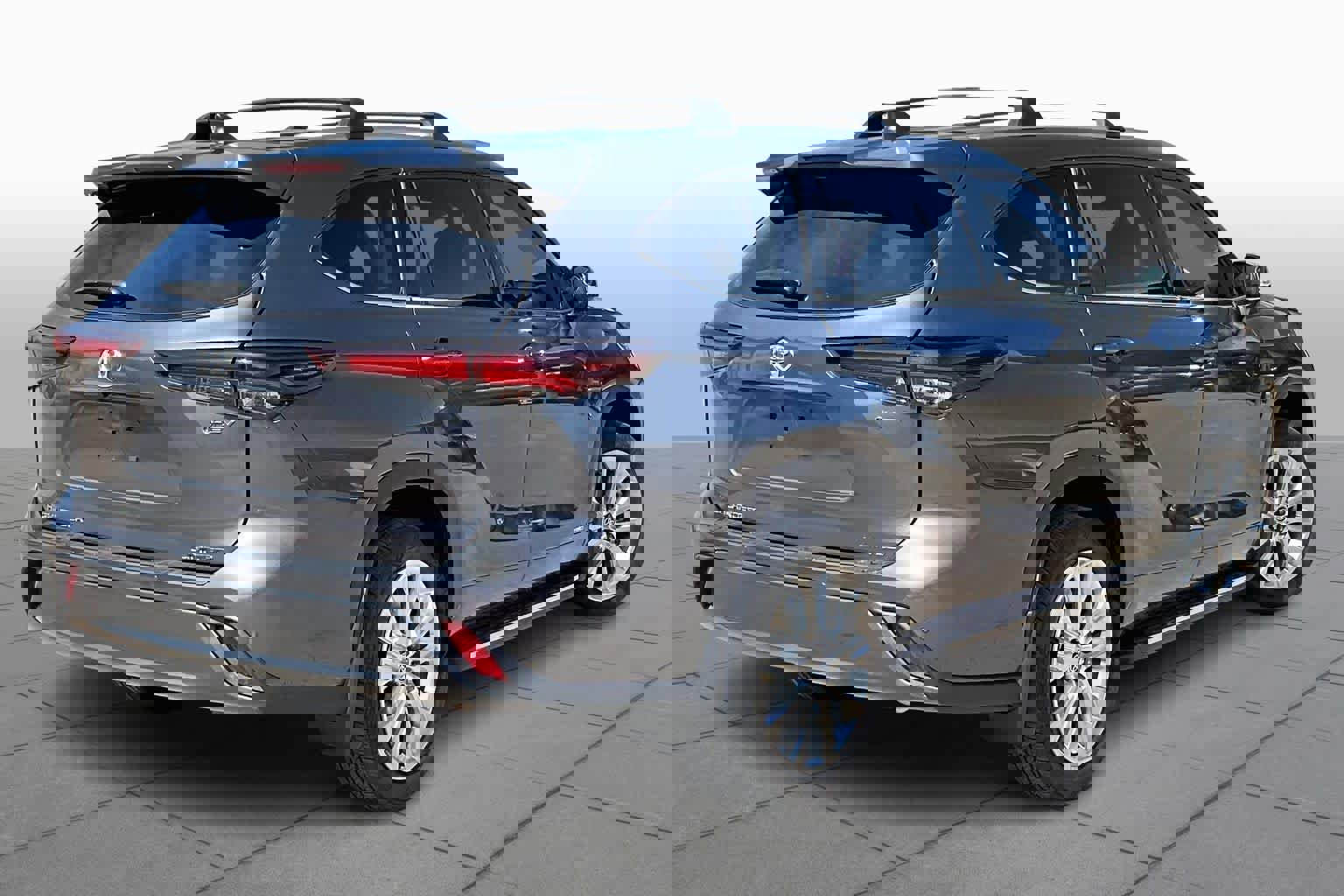 Used 2025 Toyota Highlander Limited image 12