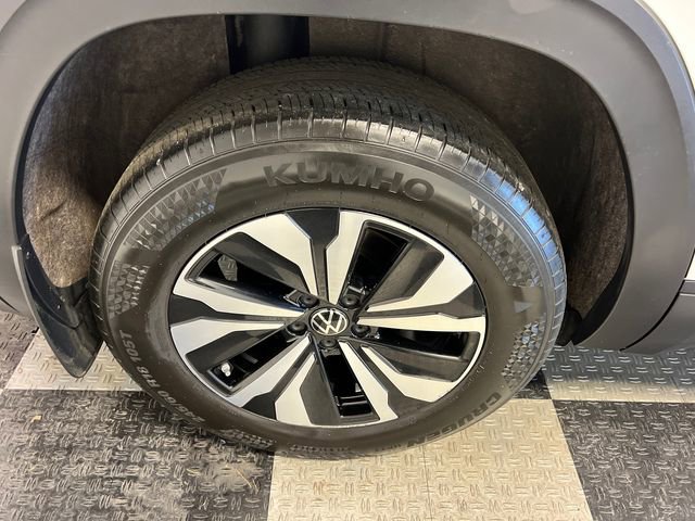 Certified 2024 Volkswagen Atlas SE FWD image 14