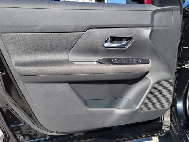 Used 2025 Nissan Kicks SV AWD/4WD image 7