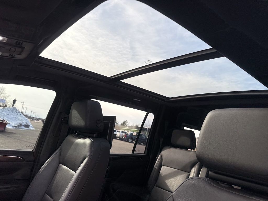 Used 2022 Chevrolet Suburban Z71 w/ Luxury Package image 16