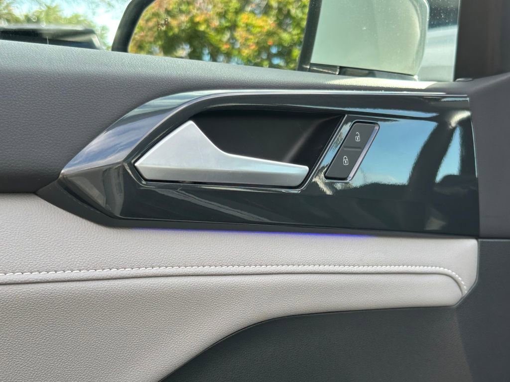 Used 2022 Volkswagen Taos SEL w/ Panoramic Sunroof Package image 53