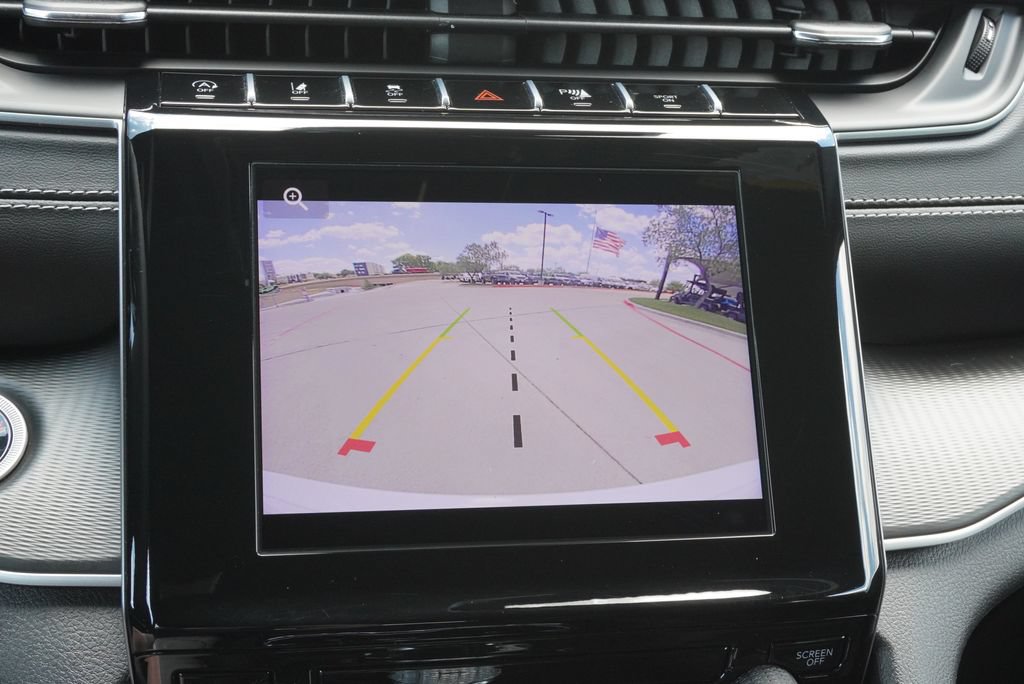 Used 2025 Jeep Grand Cherokee Laredo AWD/4WD image 15