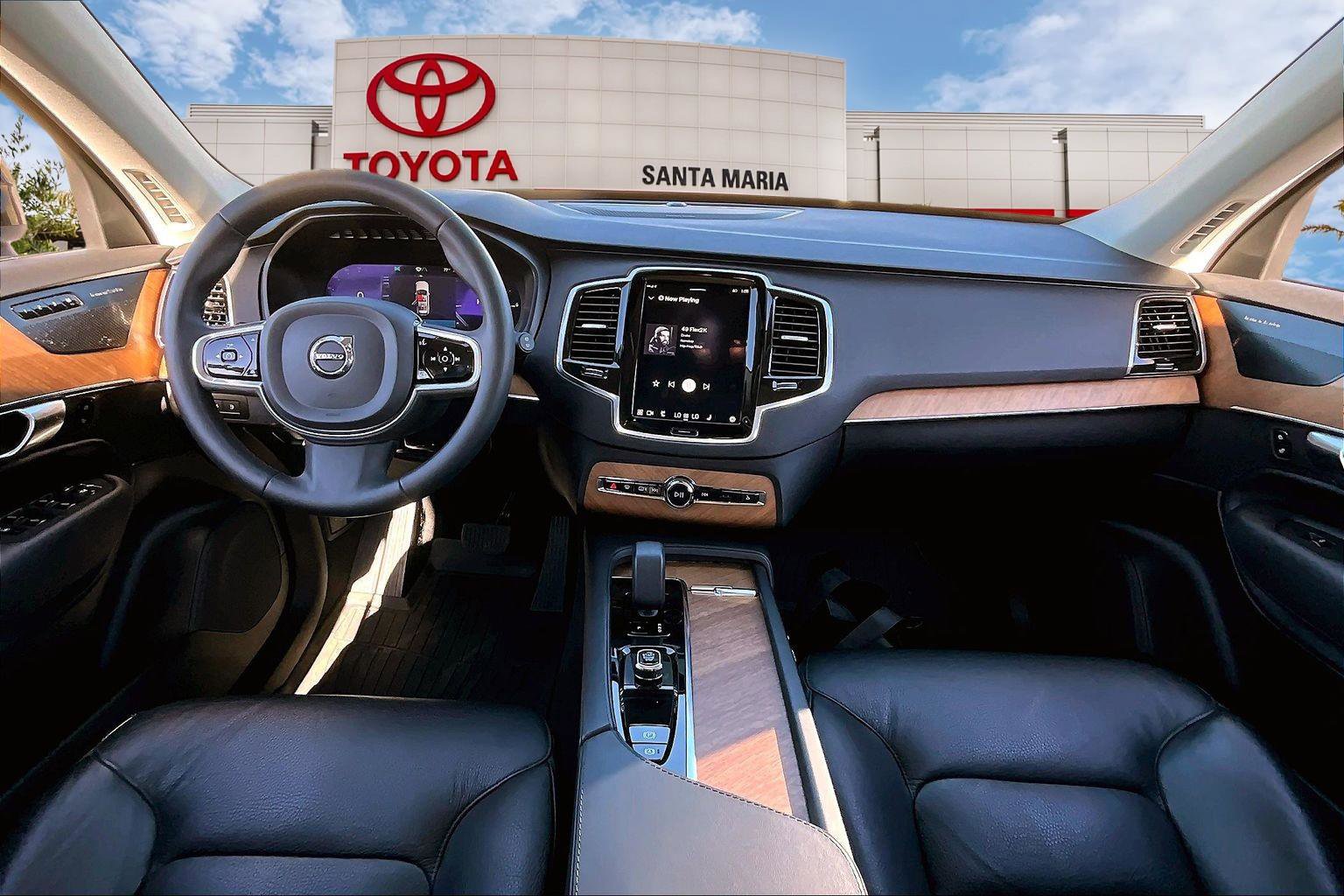 Used 2023 Volvo XC90 T8 Plus w/ Protection Package Premier image 15