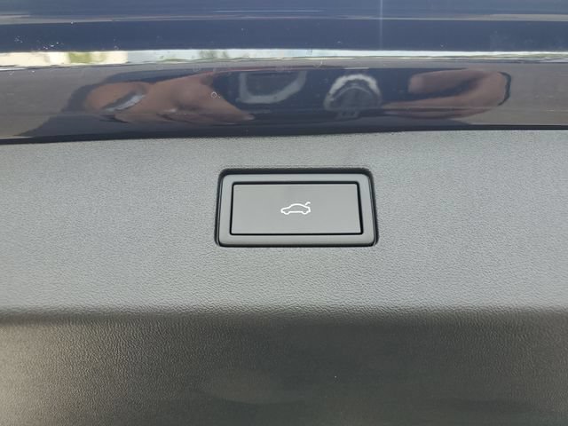 New 2026 Volkswagen Tiguan SE AWD/4WD image 8