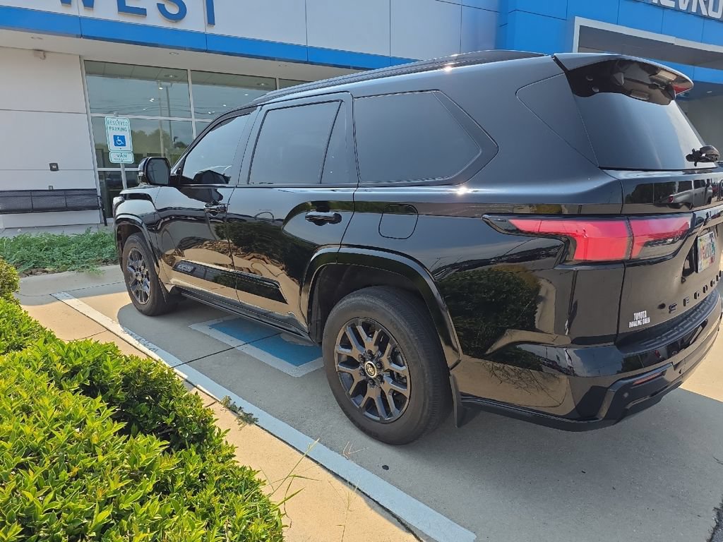 Used 2023 Toyota Sequoia Platinum AWD/4WD image 6