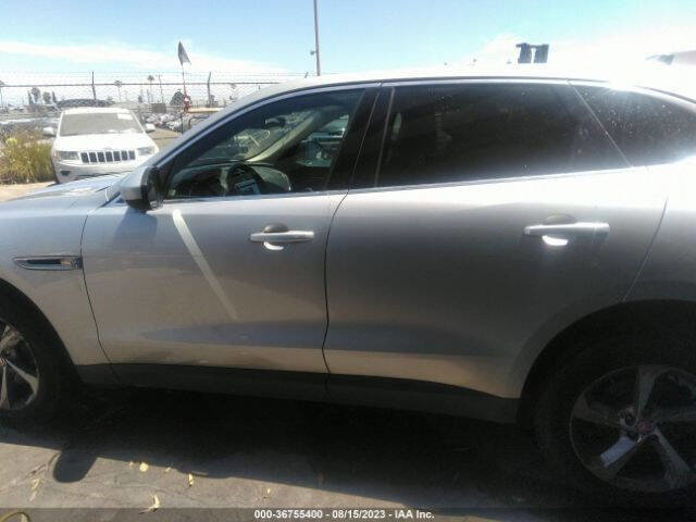 Used 2020 Jaguar F-PACE Premium image 21
