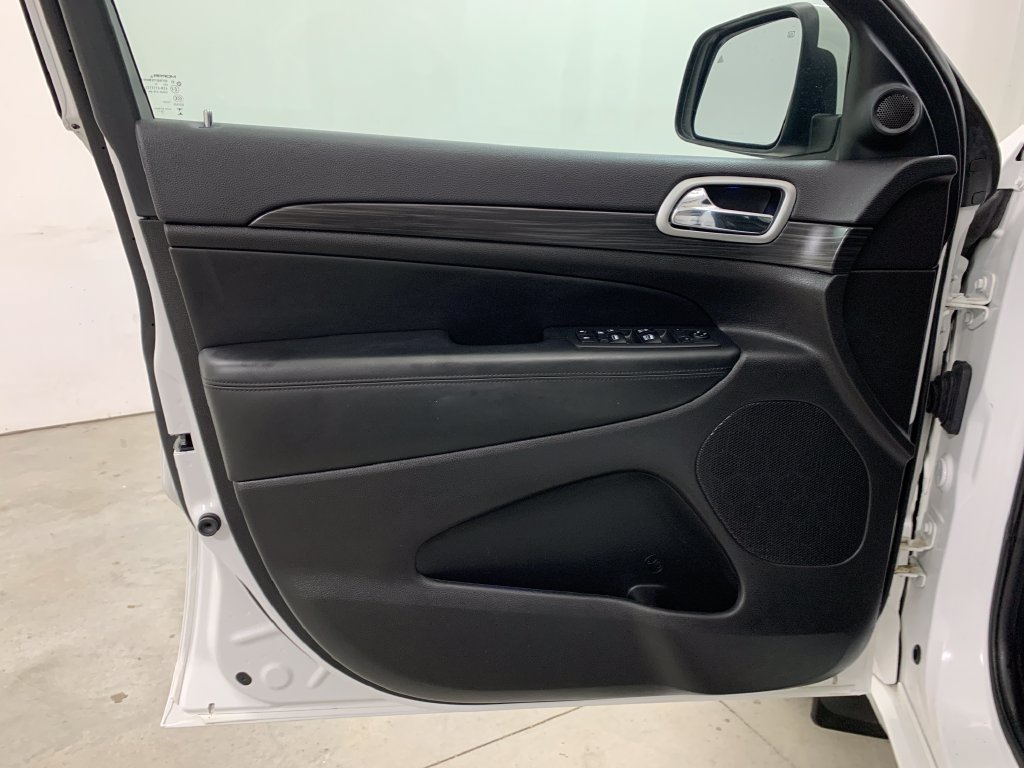 Used 2019 Jeep Grand Cherokee Altitude AWD/4WD image 7