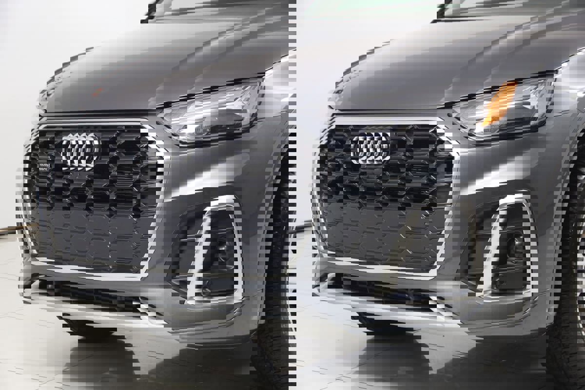 Used 2024 Audi Q5 e Premium Plus w/ Premium Plus Package image 56