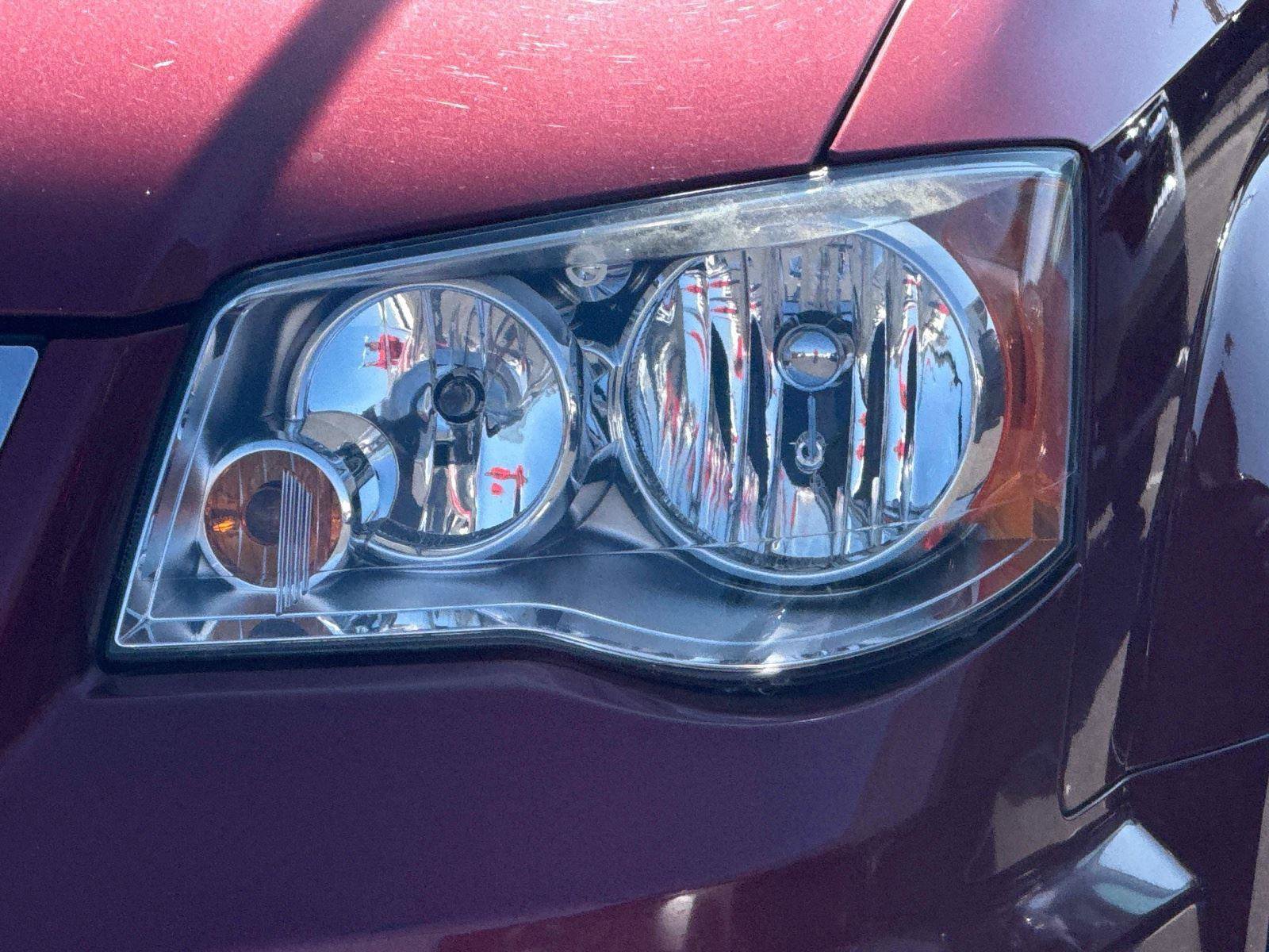 Used 2016 Chrysler Town & Country Touring image 9