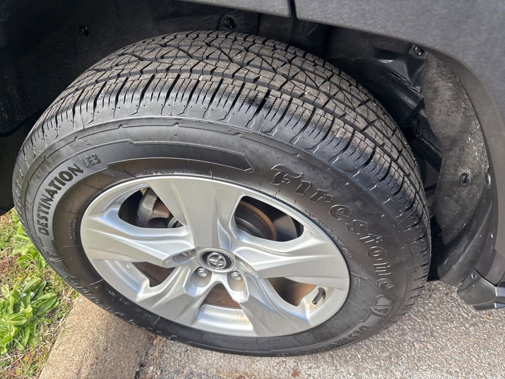 Used 2020 Toyota RAV4 XLE image 11