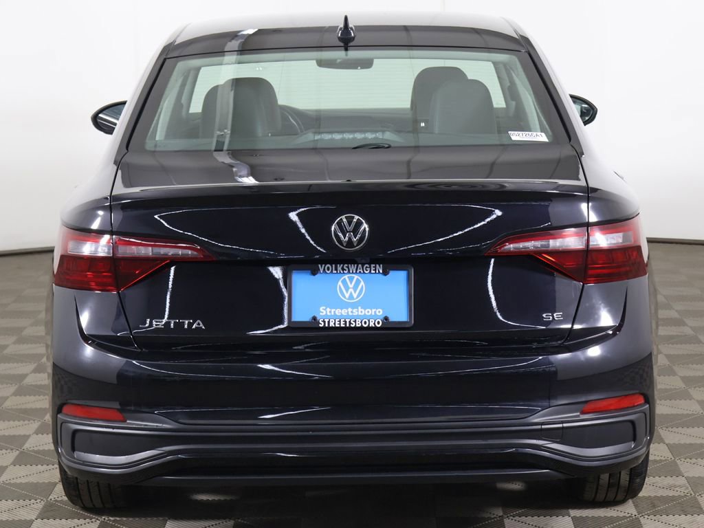 Used 2024 Volkswagen Jetta SE image 12