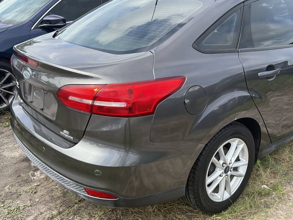Used 2015 Ford Focus SE w/ Reverse Sensing Package FWD image 6