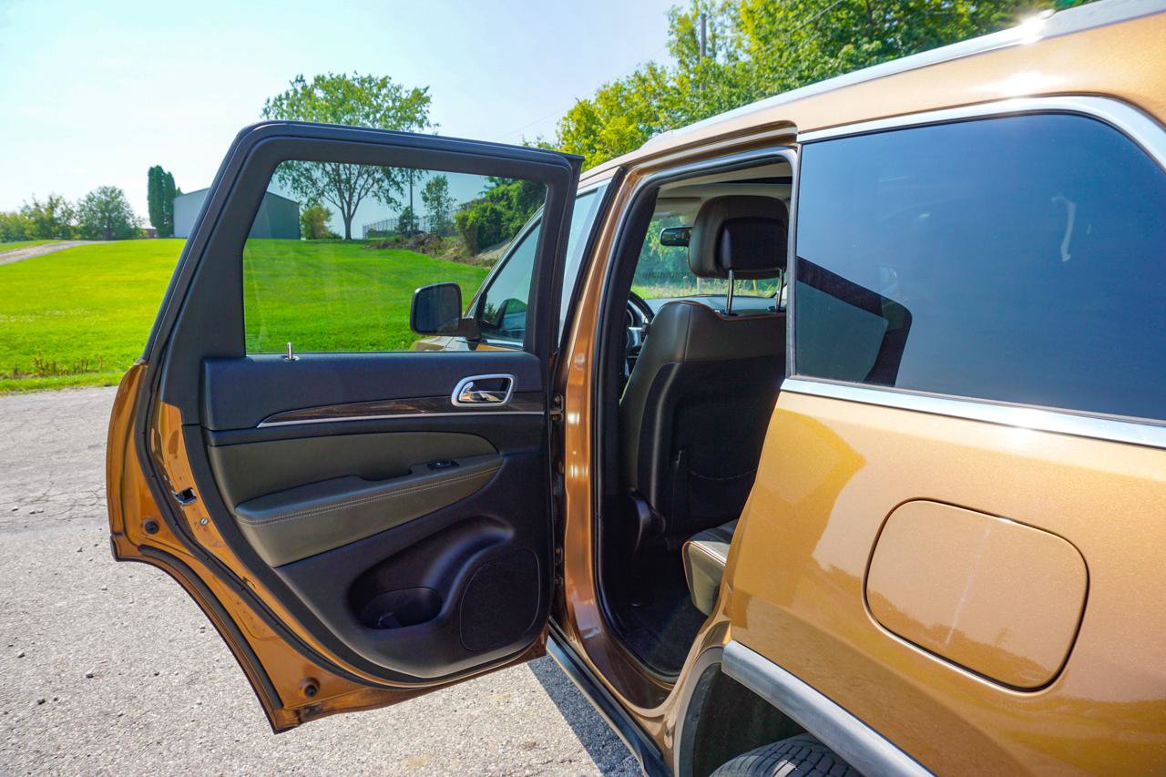 Used 2011 Jeep Grand Cherokee 70th Anniversary AWD/4WD image 23