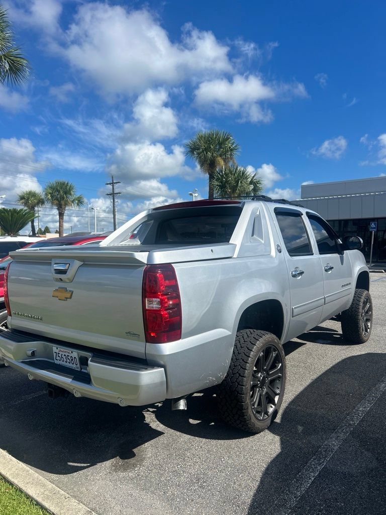 Used 2013 Chevrolet Avalanche LT w/ All-Star Edition RWD image 3