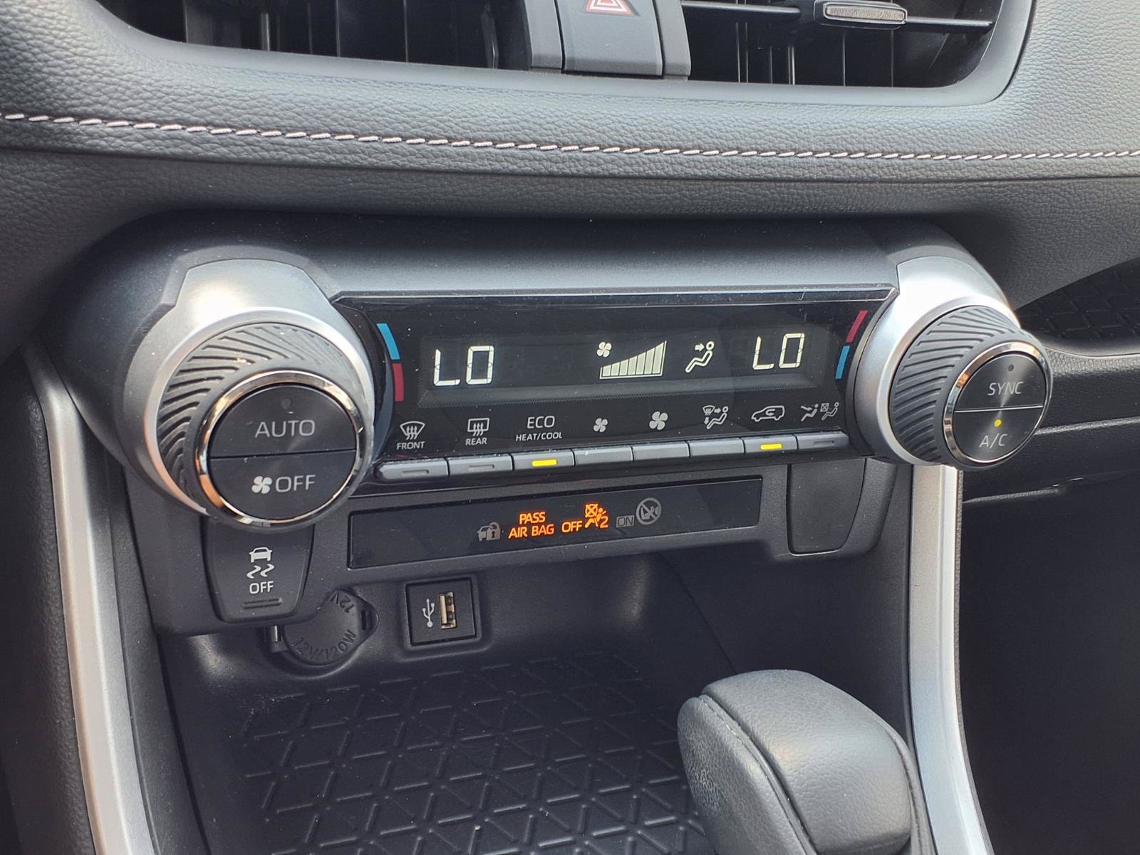 Used 2025 Toyota RAV4 XLE AWD/4WD image 16