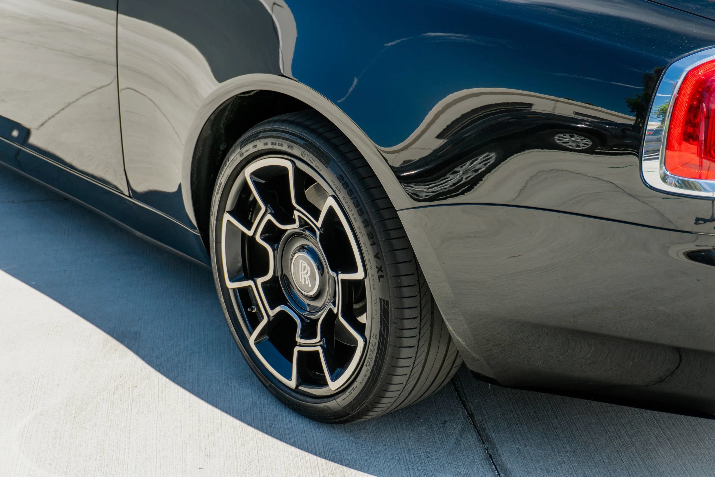 Used 2018 Rolls-Royce Dawn RWD image 44