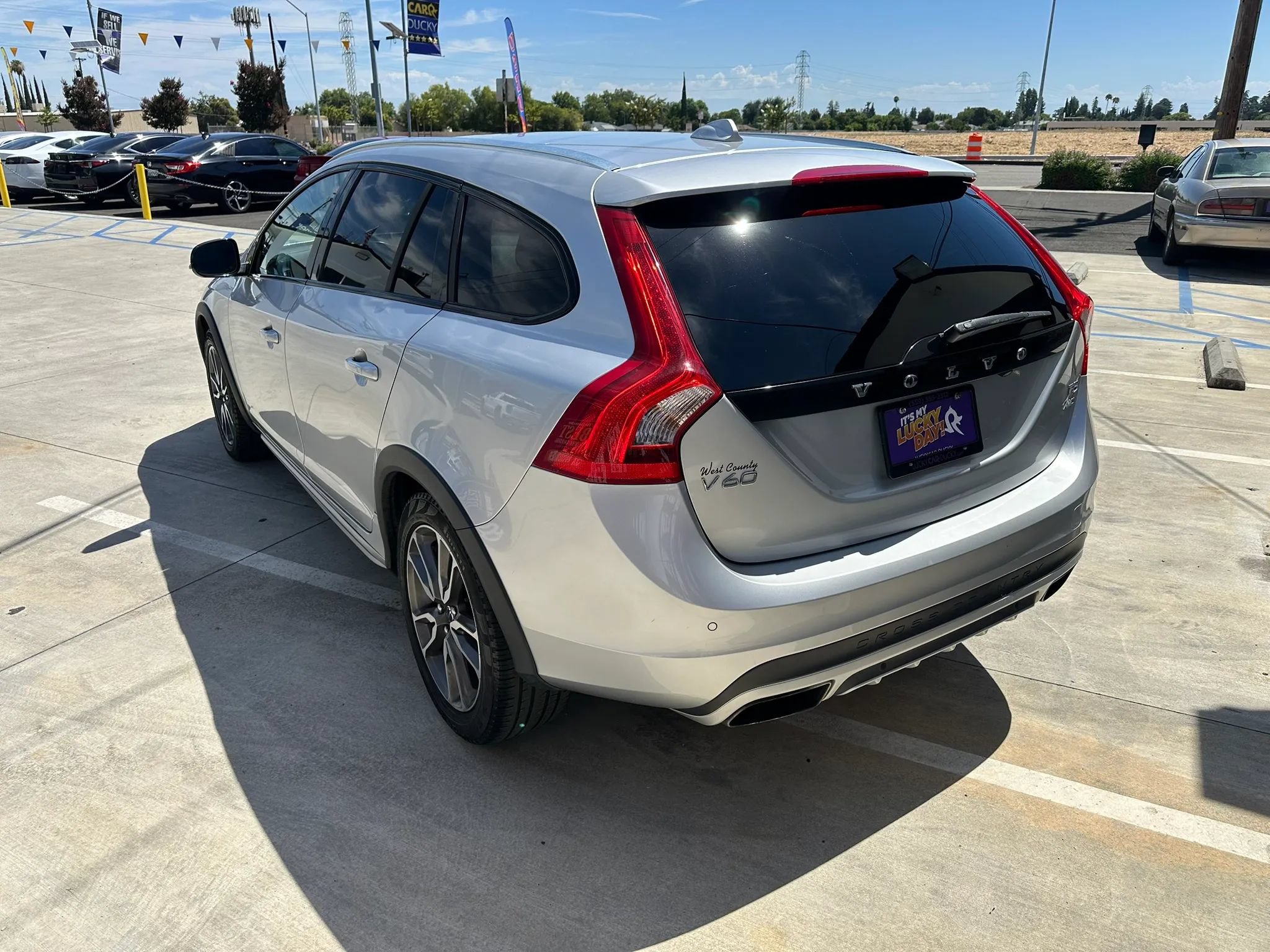Used 2016 Volvo V60 T5 Cross Country Platinum AWD/4WD image 6