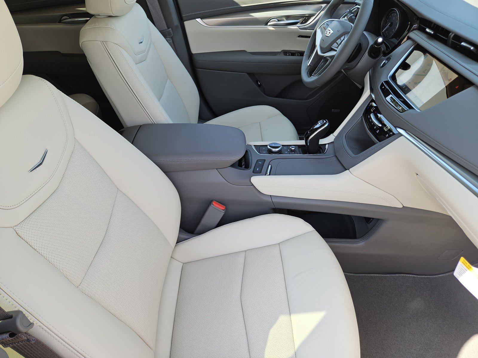 New 2026 Cadillac XT5 Premium Luxury w/ Driver Assist Package FWD image 10