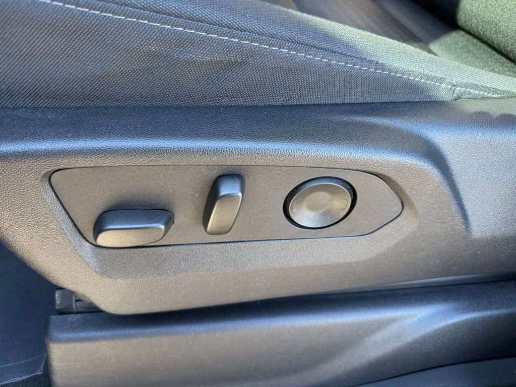 Used 2025 Chevrolet Silverado 1500 Custom image 13