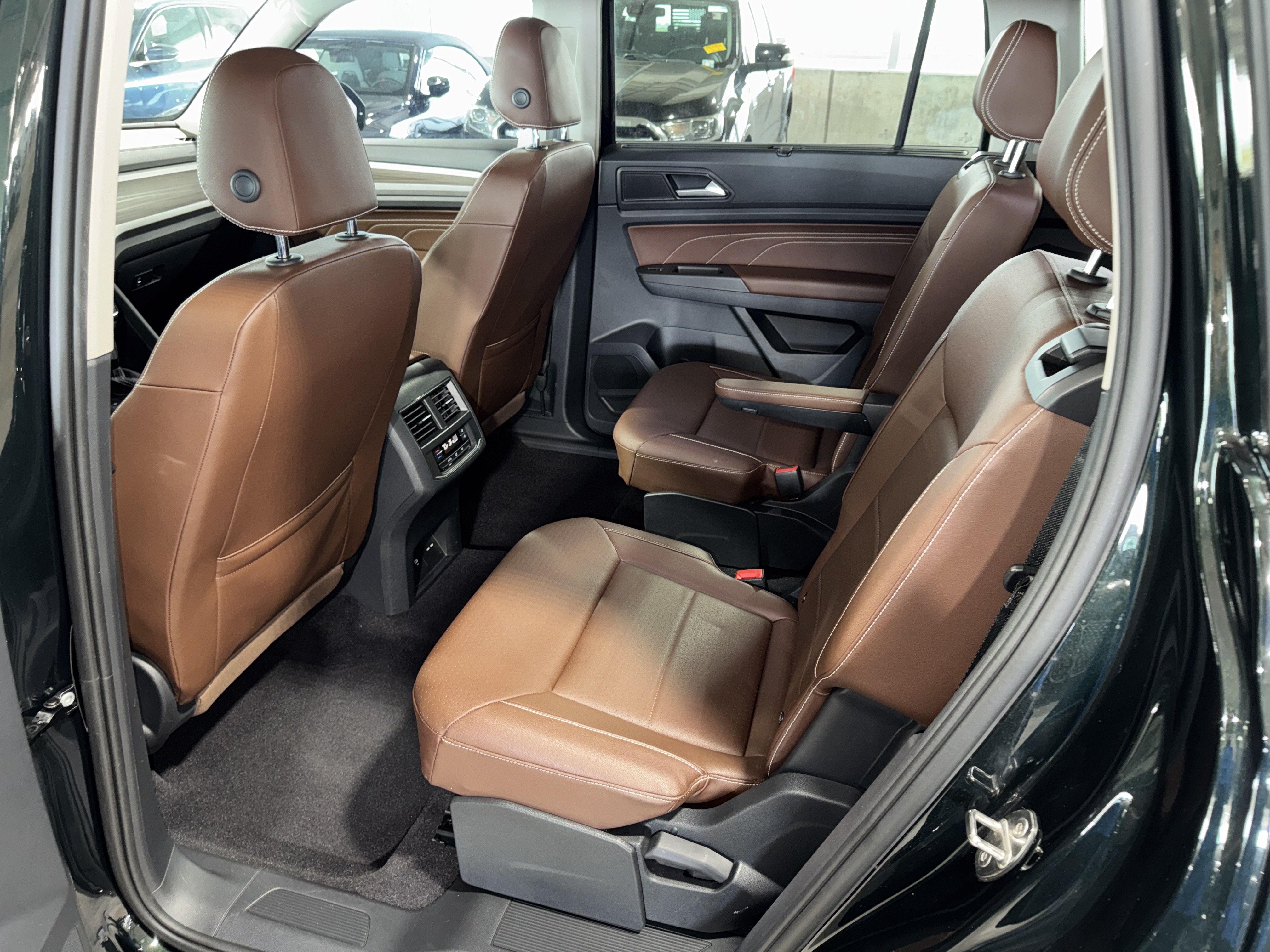 Used 2022 Volkswagen Atlas SEL AWD/4WD image 16