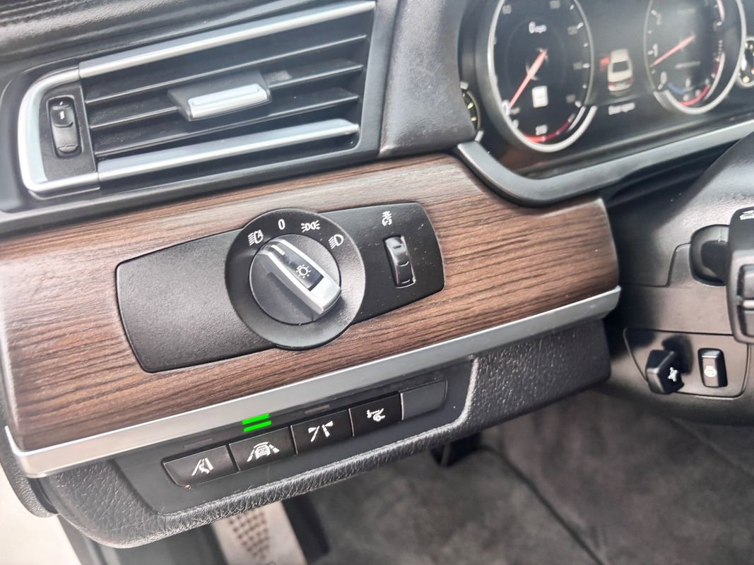 Used 2015 BMW 750Li xDrive image 15