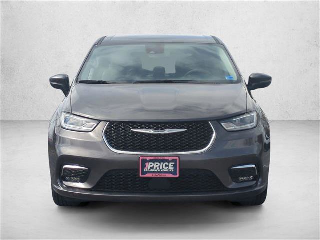 Used 2023 Chrysler Pacifica Touring-L video 2