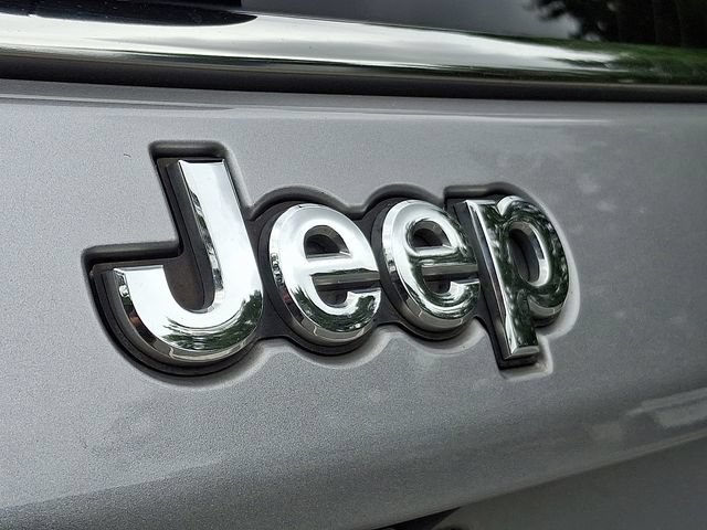 Used 2018 Jeep Compass Latitude w/ Safe & Security Group AWD/4WD image 32