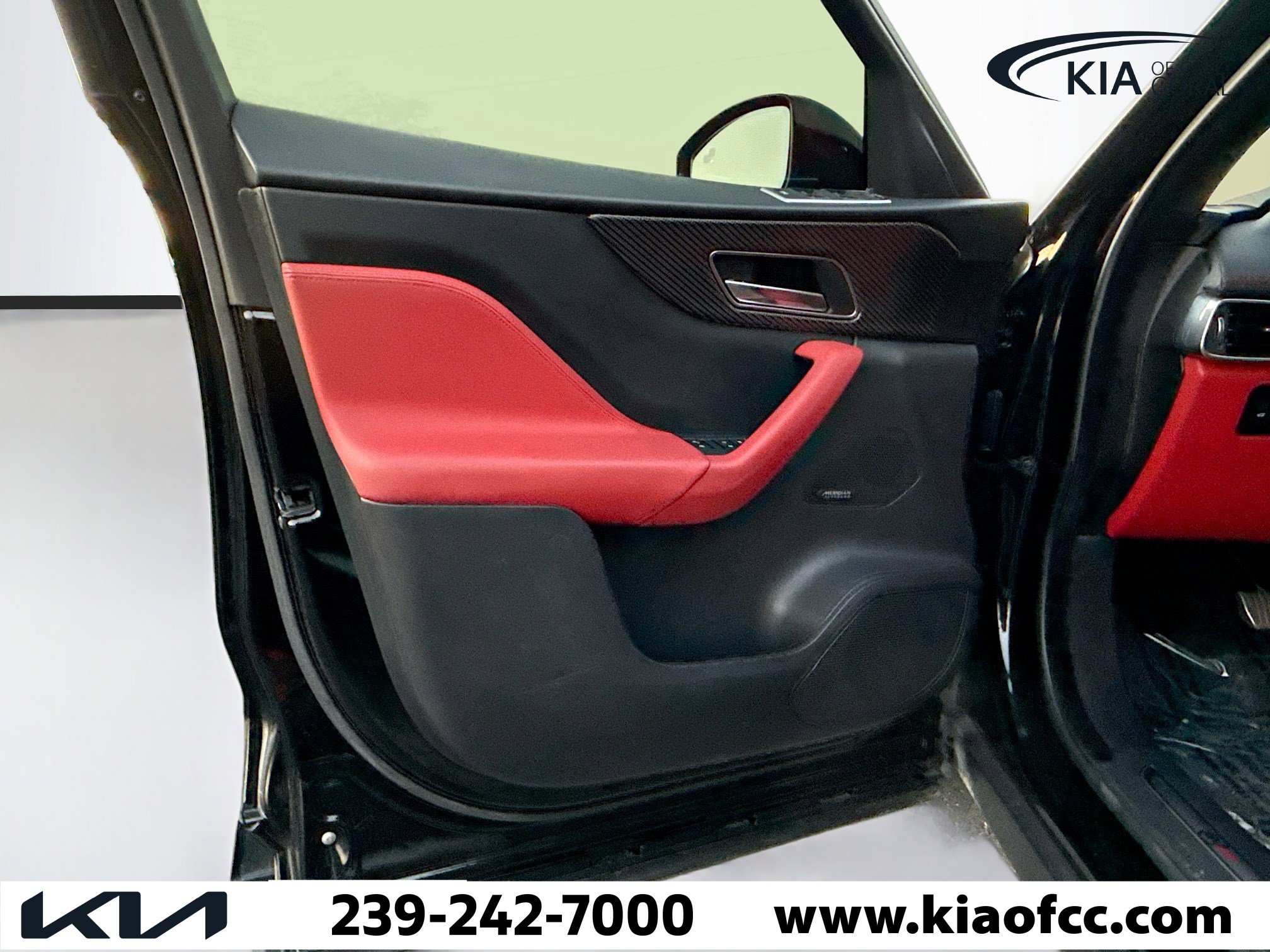 Used 2020 Jaguar F-PACE SVR image 21