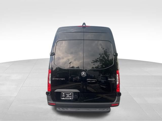 New 2025 Mercedes-Benz Sprinter 4500 image 4