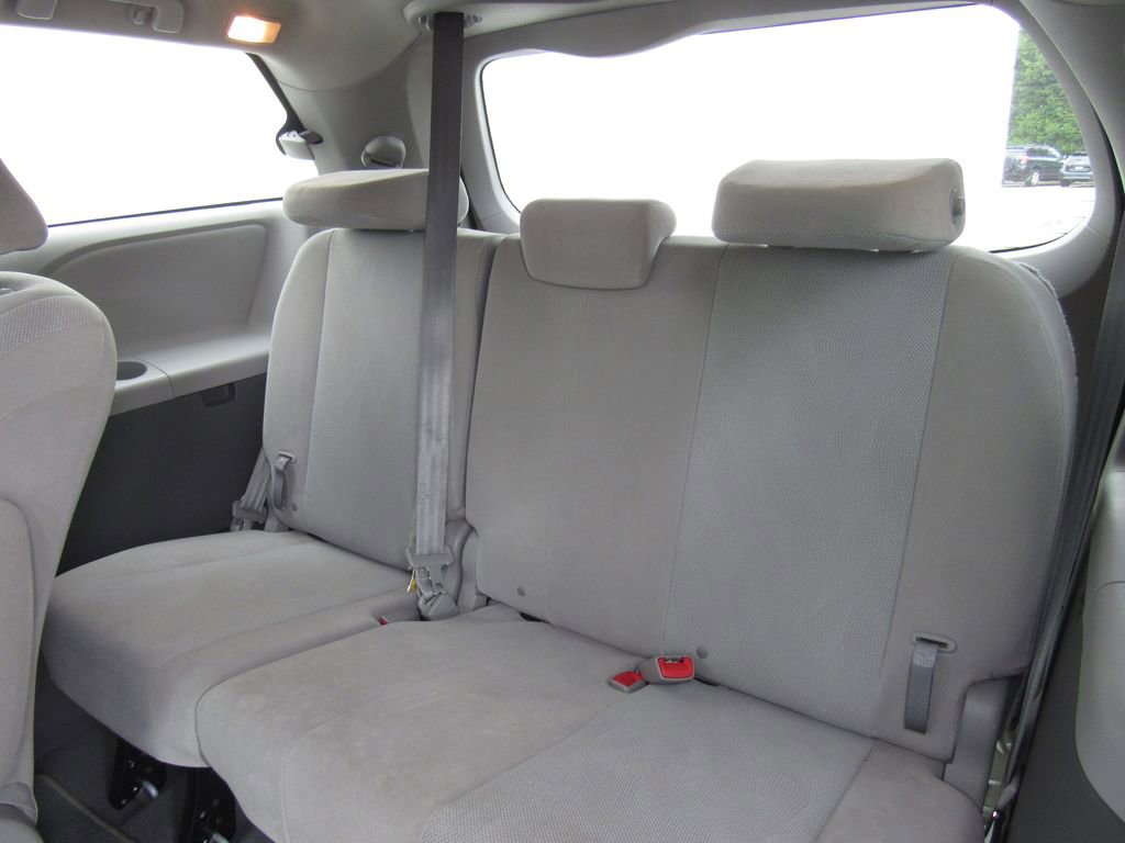 Used 2020 Toyota Sienna L FWD image 15