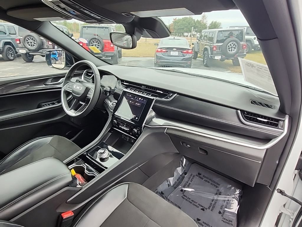 Certified 2023 Jeep Grand Cherokee L Laredo image 24