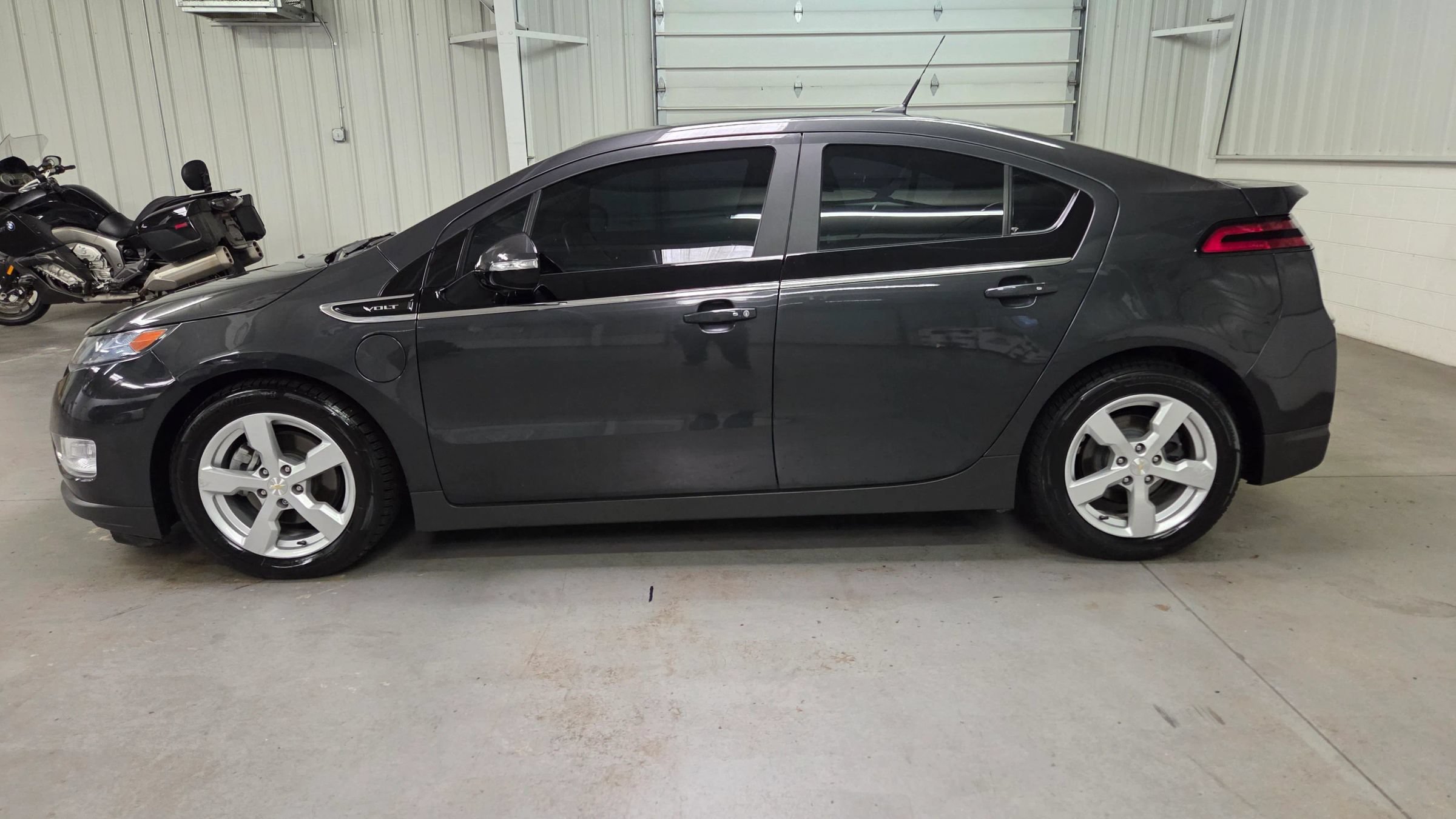 Used 2014 Chevrolet Volt Premium w/ Premium Trim Package FWD image 5