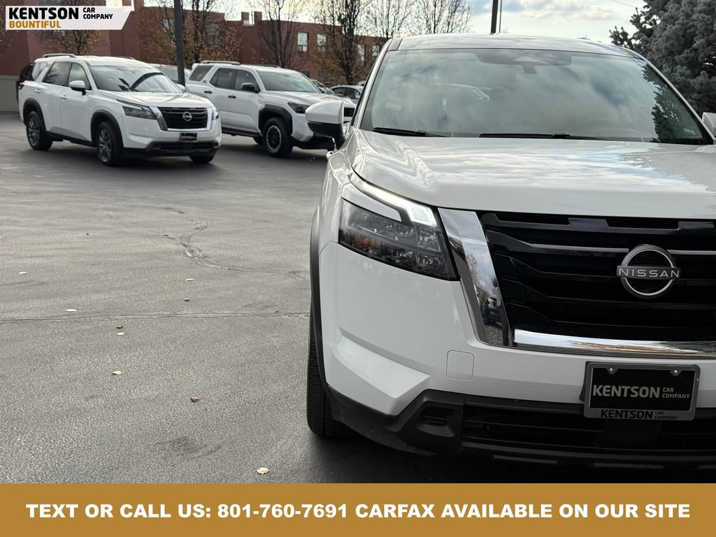 Used 2025 Nissan Pathfinder SV image 14