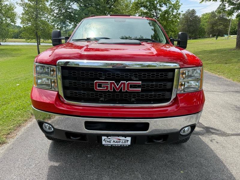 Used 2011 GMC Sierra 2500 SLE w/ SLE Preferred Package AWD/4WD image 2
