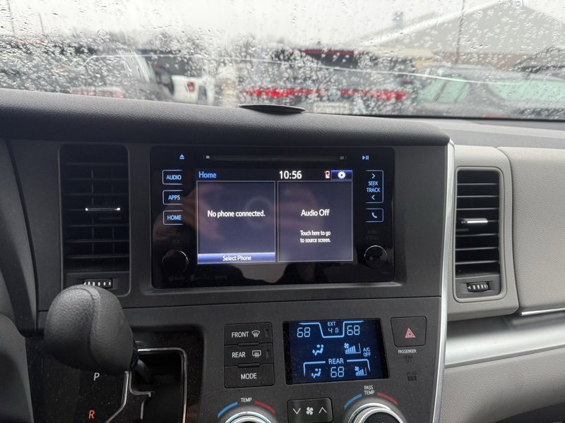 Used 2017 Toyota Sienna LE image 13