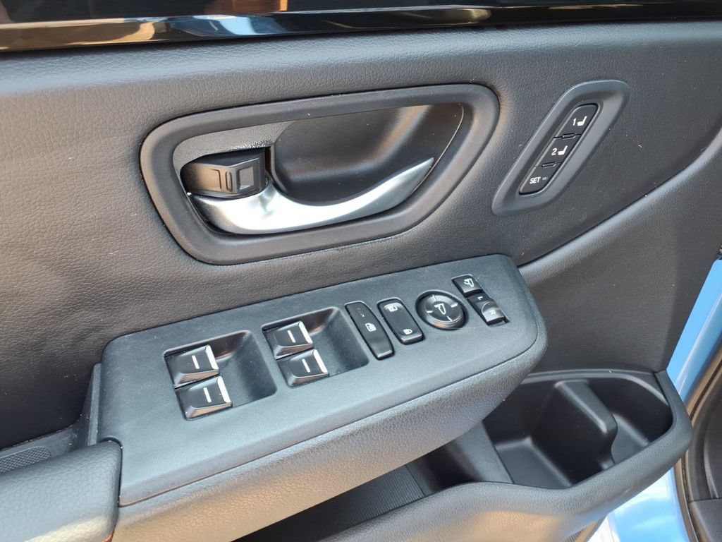 Used 2023 Honda Pilot TrailSport image 13