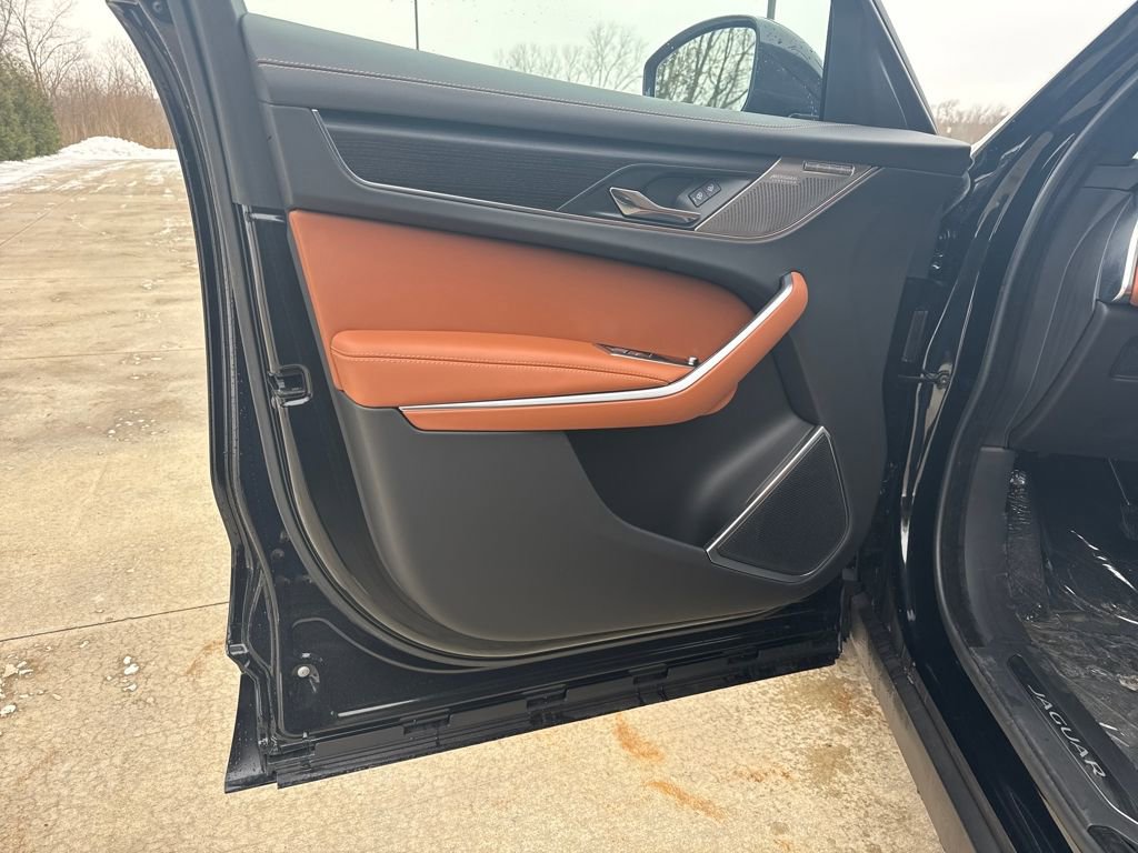 New 2026 Jaguar F-PACE R-Dynamic S image 10