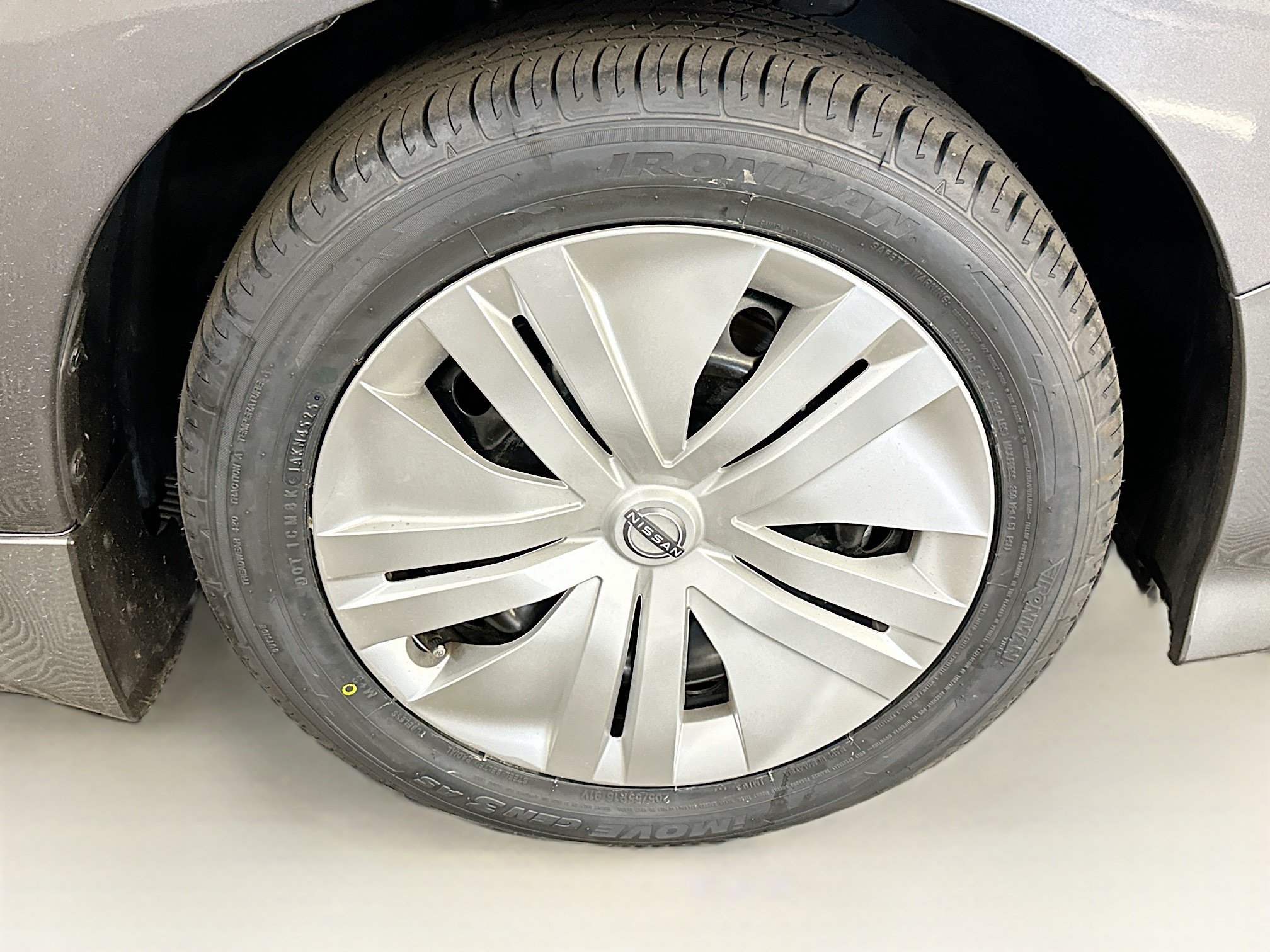 Used 2025 Nissan Leaf S FWD image 11